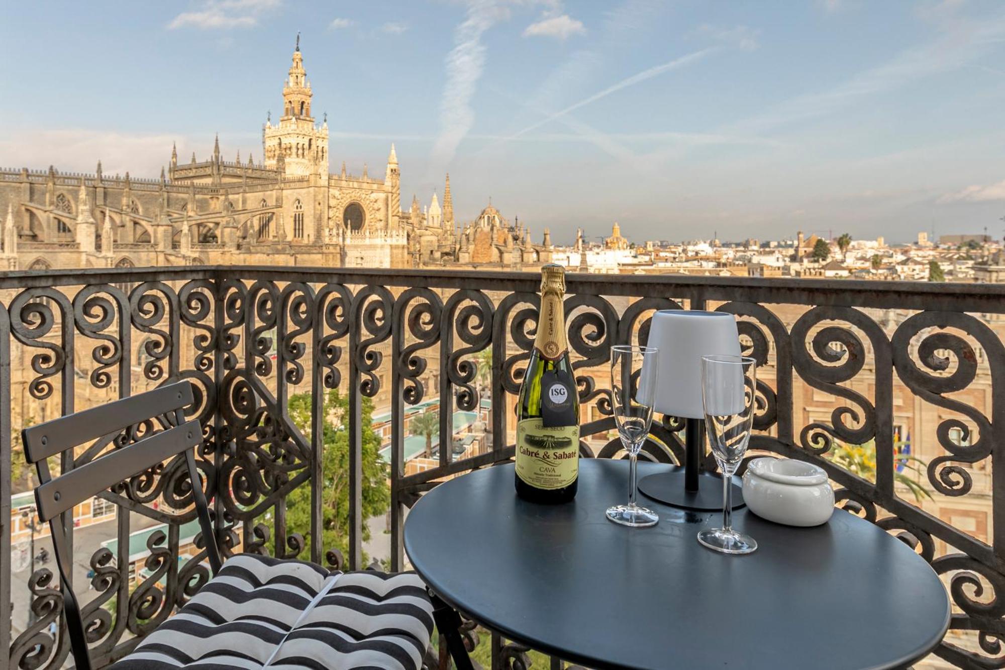 Isg Apartments The Most Exclusive Apartment In Sevillaparking Zewnętrze zdjęcie