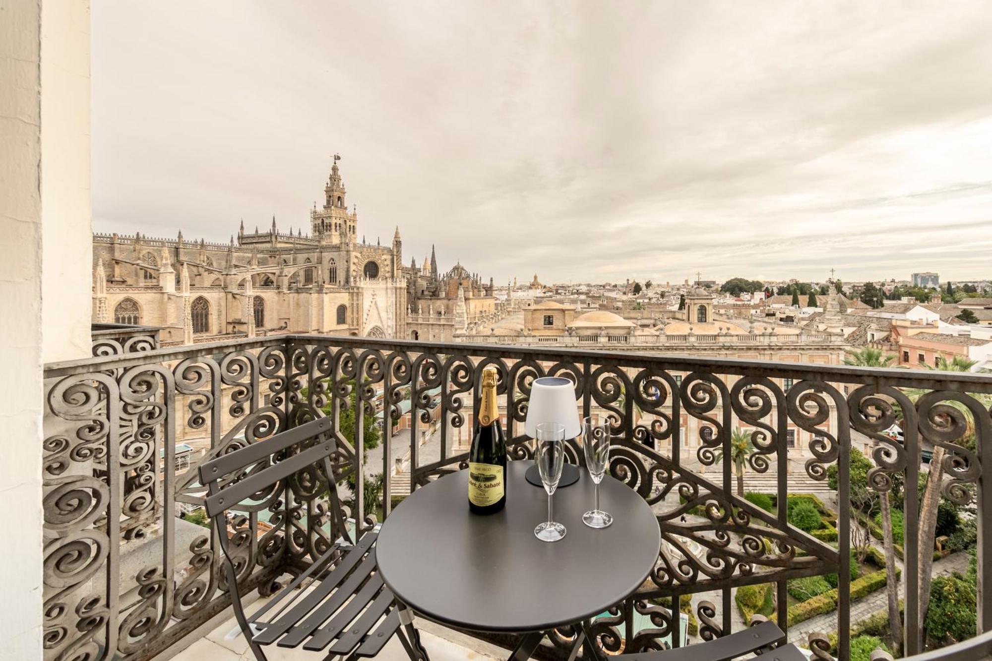 Isg Apartments The Most Exclusive Apartment In Sevillaparking Zewnętrze zdjęcie